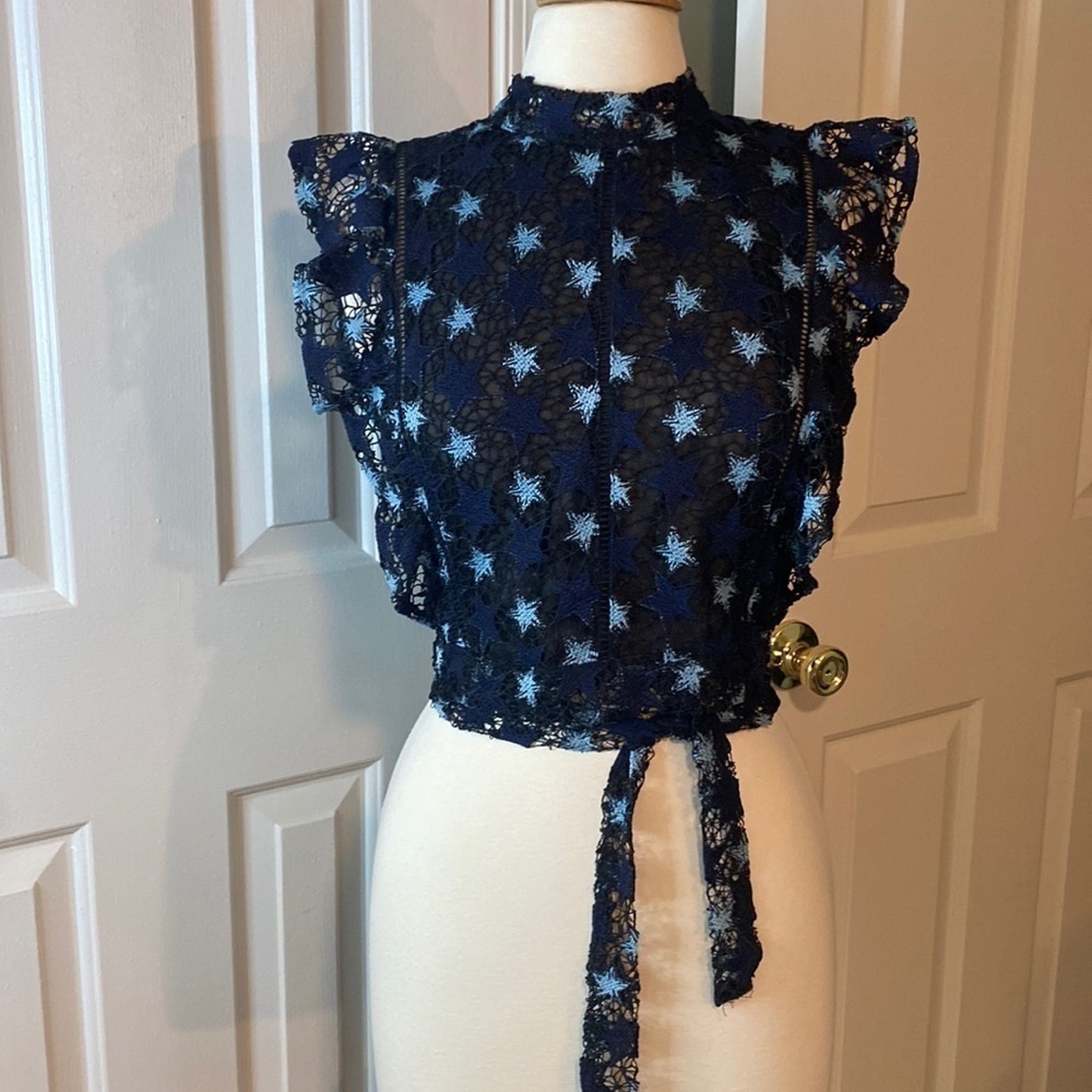 Willow and Clay “Lace” Star ⭐️ Wrap Shirt Size Medium in Like New Condition - Picture 1 of 10